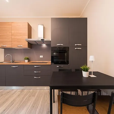 Dall'arca Station - Center - Fiera 博洛尼亚