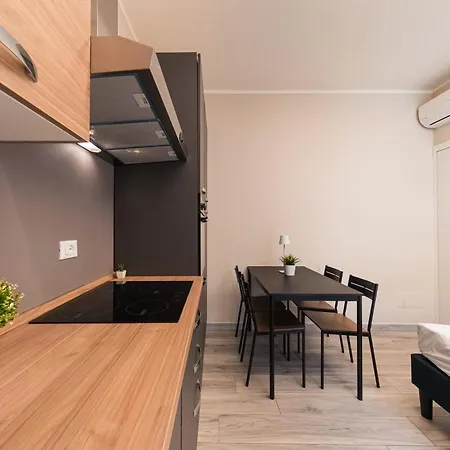 Dall'arca Station - Center - Fiera בית הארחה