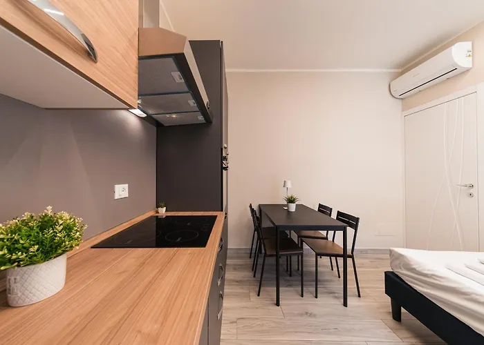 Dall'arca Station - Center - Fiera 게스트하우스