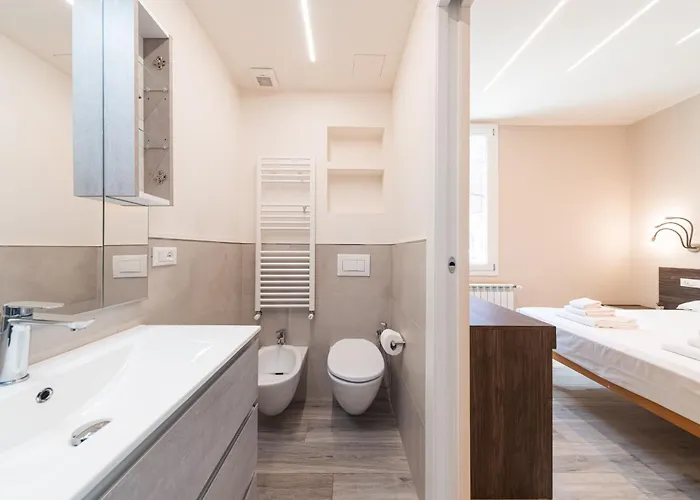 Dall'arca Station - Center - Fiera 볼로냐